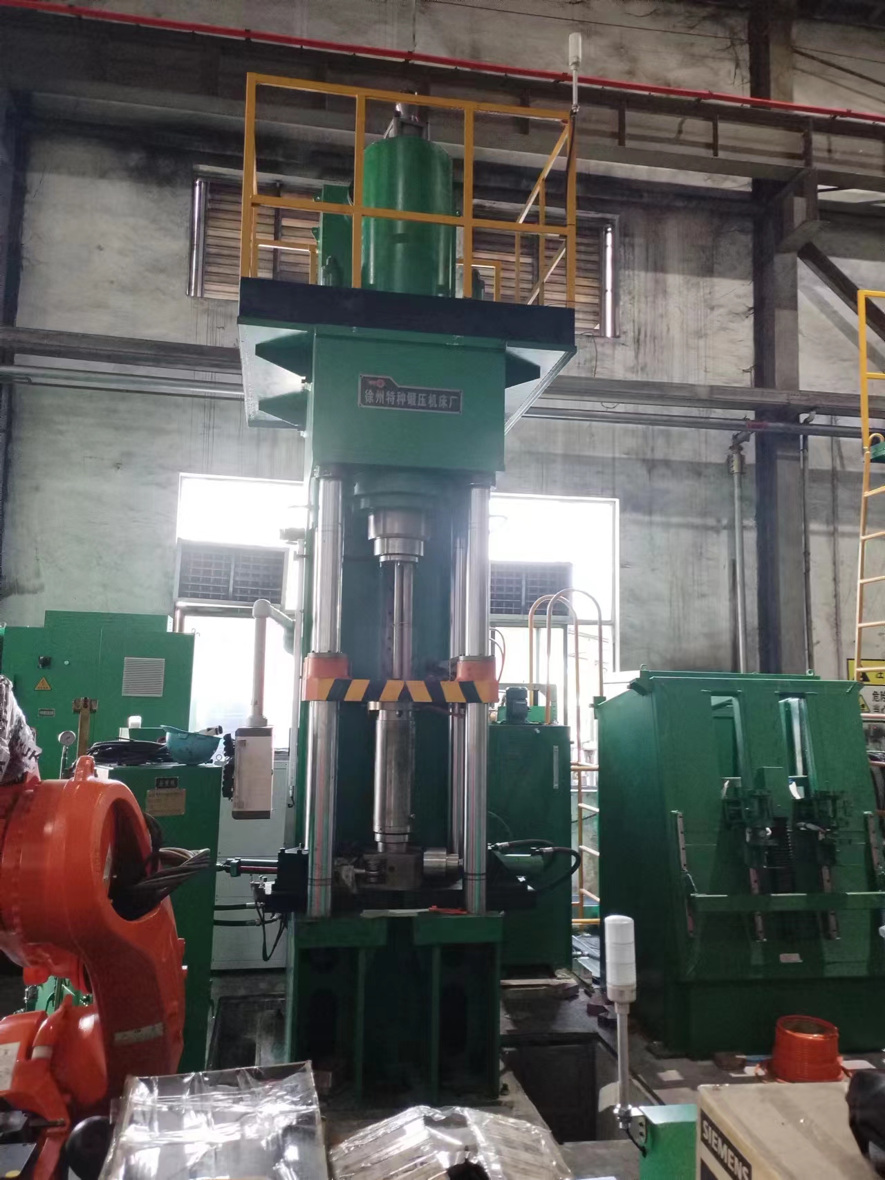 四柱油壓機(jī)